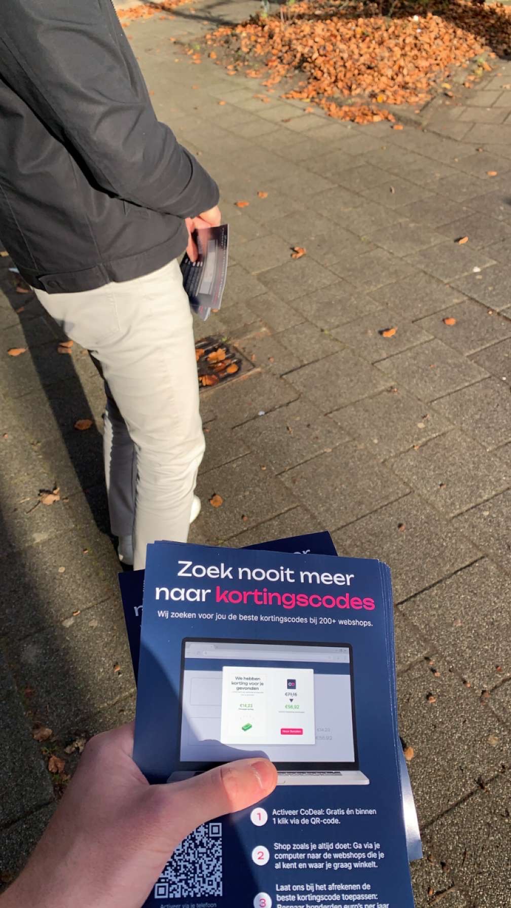 Flyers uitdelen voor onze kortingscode Chrome extensie CoDeal